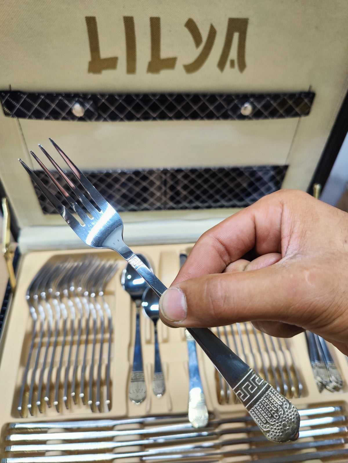 Luxury Cutlery Set - Leather Case 48 Pieces - 12 Person