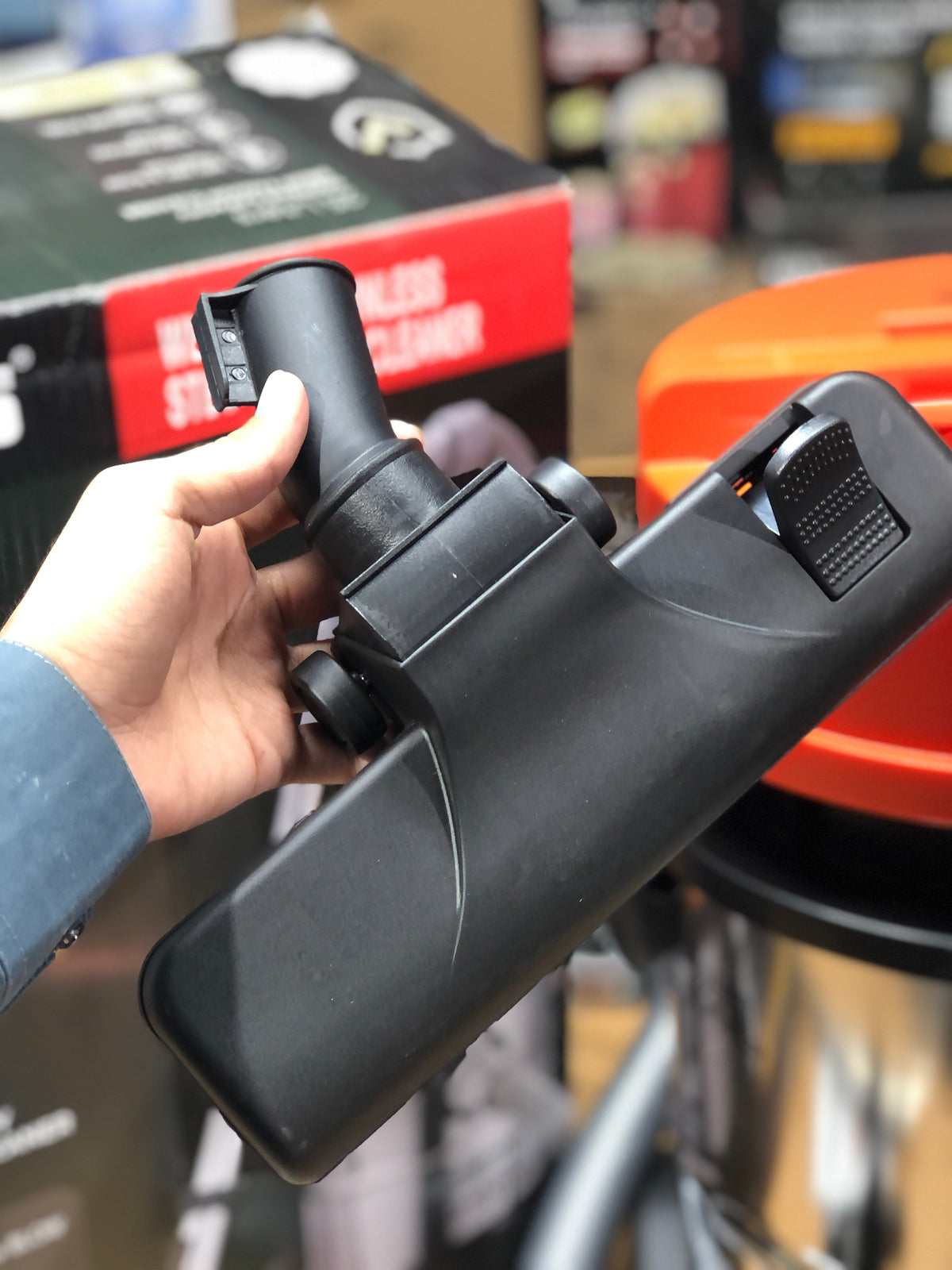 Geepas 25L Wet & Dry Vacuum Cleaner & Blower GVC 19011